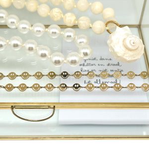 6. Bo - armband smiley